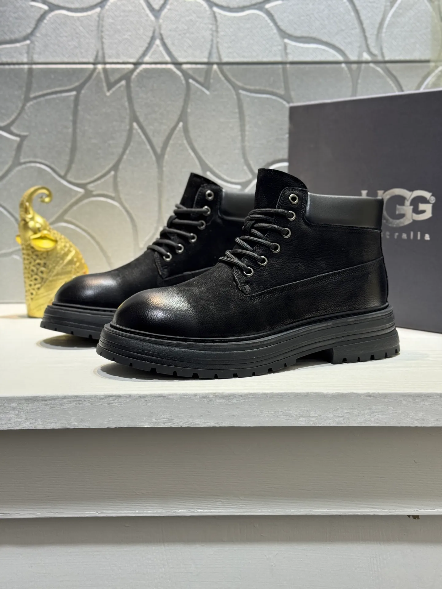 Men's men's shoes 💰660 [New style] 🦥🦥UGG - high-end quality 🔥Australian imported wool 🔥Full fur original single entry and exit counter without pressure, let you feel no replacement 💏The upper is made of first-layer cowhide 'all original Australian wool' Strict men's boots thick wool can be distinguished by the naked eye 💓Real wool keeps warm and does not smell like feet, warms the whole winter ✨Carefully crafted for those who know the goods🔥Size: 38-44 (45 customized